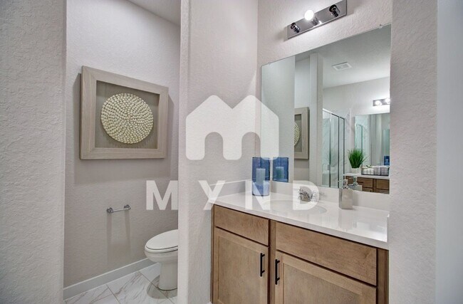 Building Photo - 888 Casina Cir