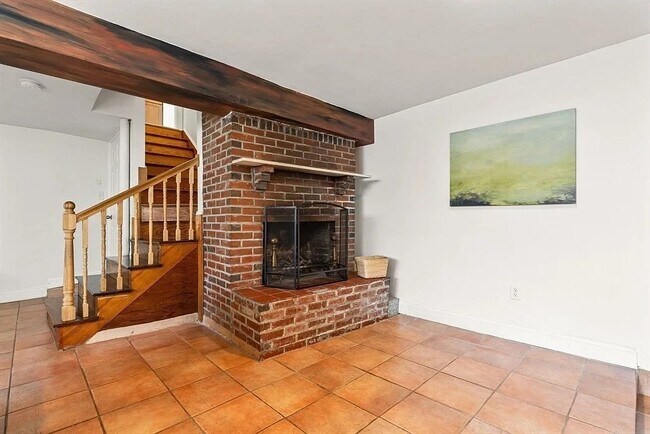 Building Photo - 334 Mystic St