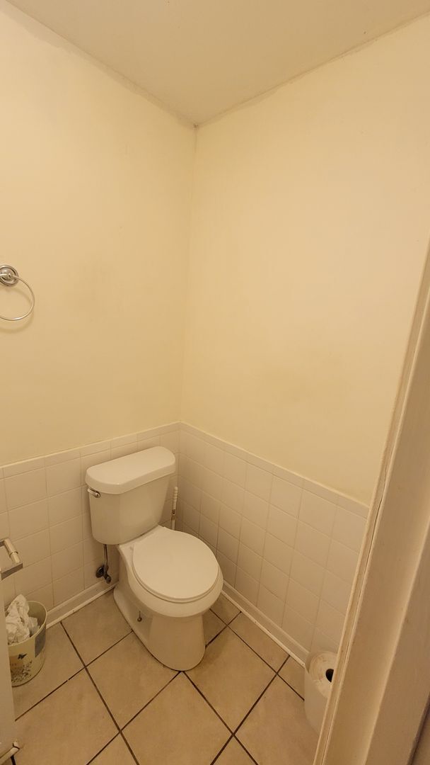 Building Photo - 2 Bedroom • 1.5 Bath • Townhouse Style Apa...