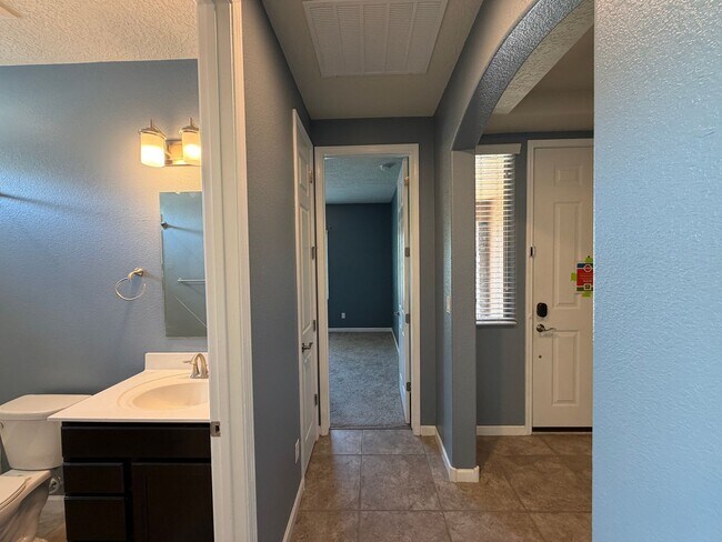 Building Photo - 4 Bedroom Single Story Home Available Near Golf Course Rd & Southern Blvd!