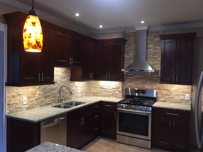 Building Photo - 1214 Park Ave