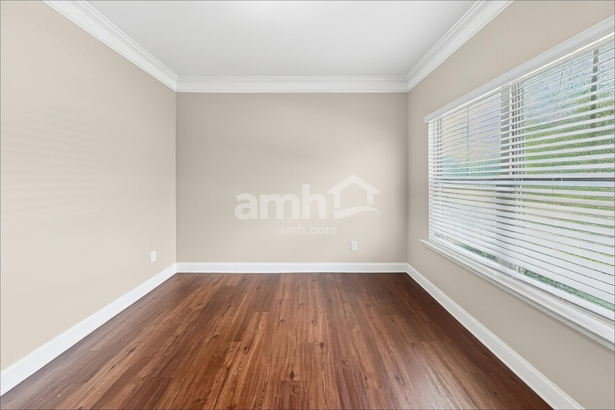 Building Photo - 2049 Greenfern Ct
