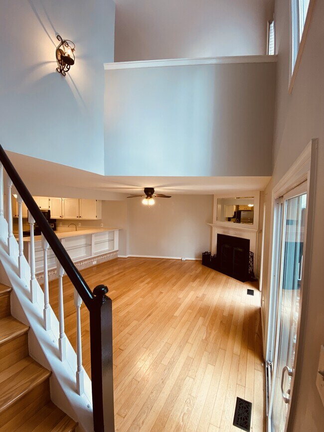 Building Photo - 6215 Cool Valley Ct