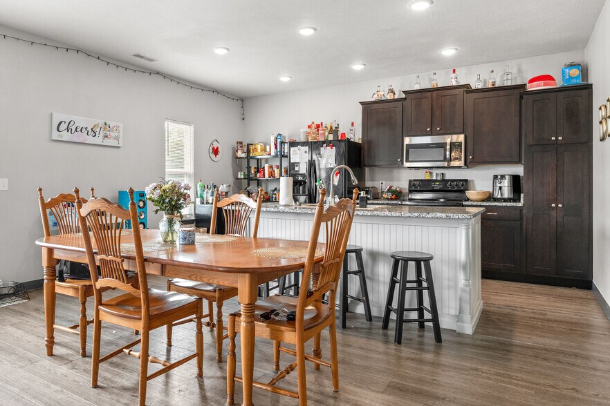 Large Kitchen/Dining - 807 South Ave