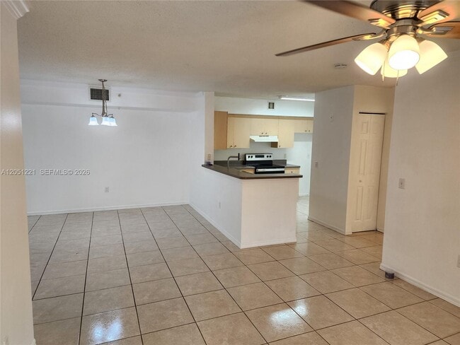 Building Photo - 2433 Centergate Dr