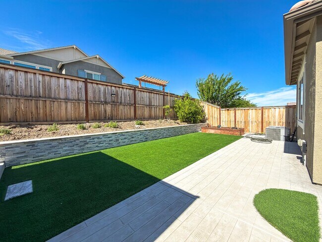 Building Photo - 2665 Luna Ave