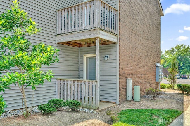 Building Photo - 601 Ravens Crest Dr