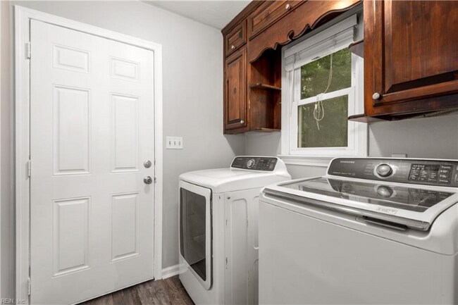 Building Photo - 2315 Cross St