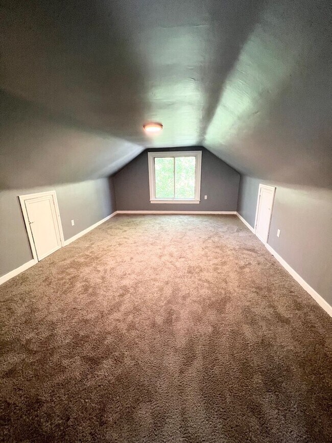 Building Photo - Newly Renovated 2 Bedroom 1 Bathroom in Verona- Garage and Stainless Appliances