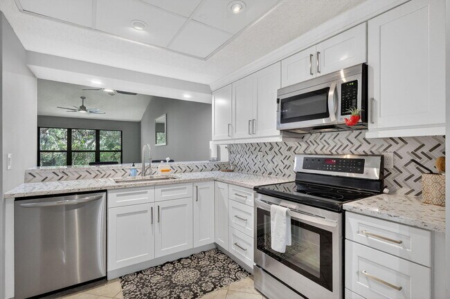 Building Photo - 5230 SE Seascape Way