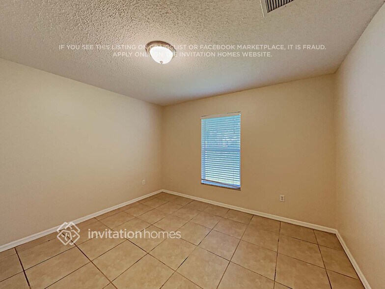 Building Photo - 409 NW Concord Dr