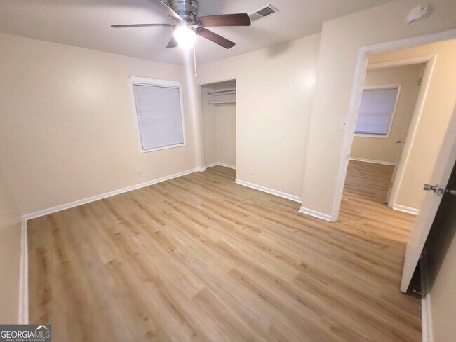 Building Photo - 421 Willow Ave