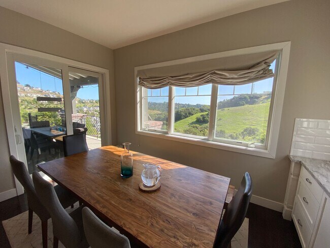 Building Photo - Wilder, Orinda!!!  4 Bed, 4.5 Bath, apx 3,380 Sq Ft.