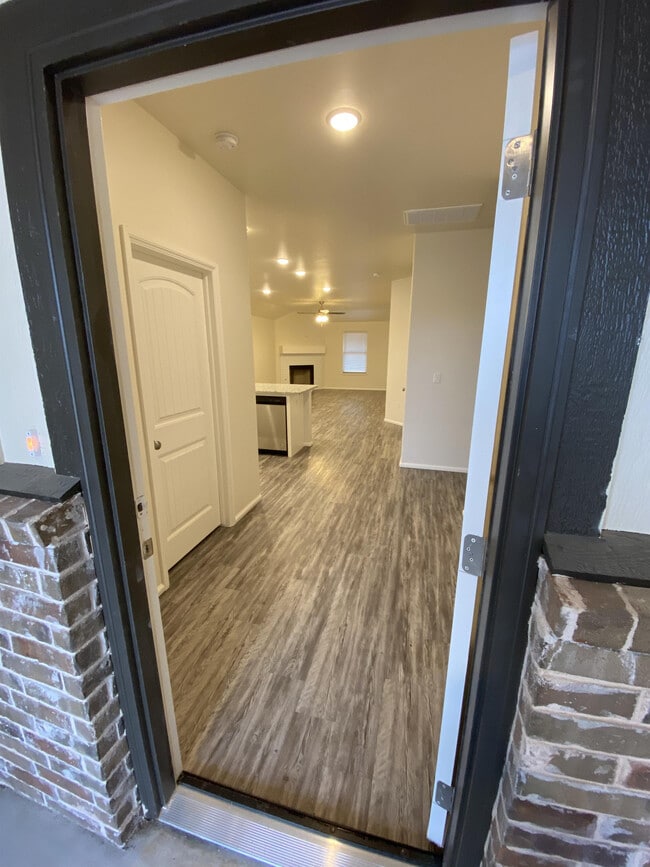 Building Photo - 2424 Alta Vista Ln