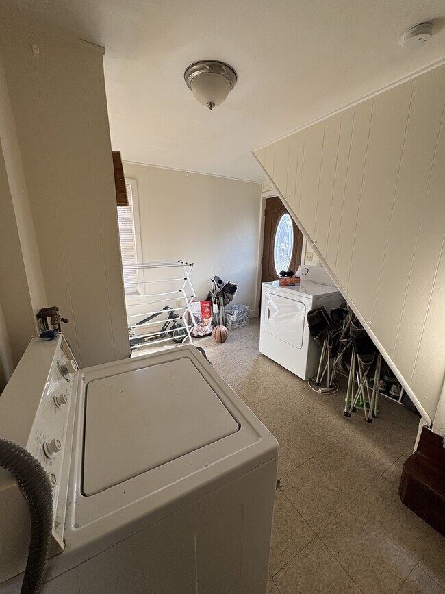 Building Photo - 109 Pelham Rd