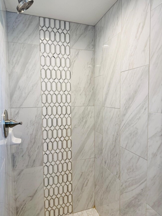 Building Photo - 5714 N Braeswood Blvd