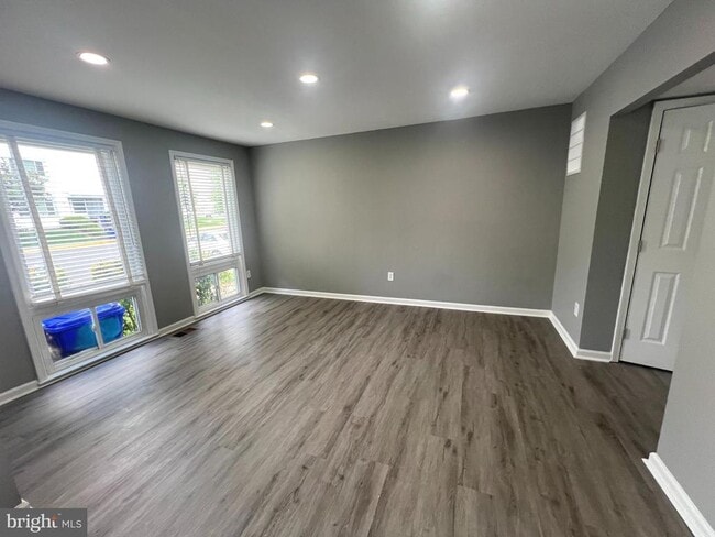 Building Photo - 1029 Kings Ct