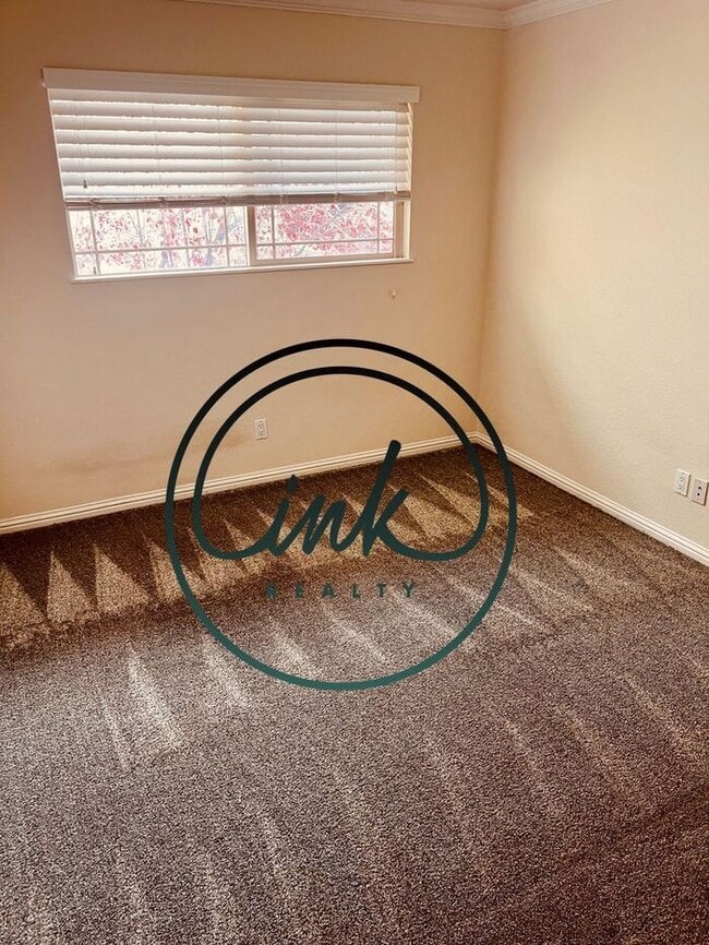 Building Photo - Riverview Townhouse