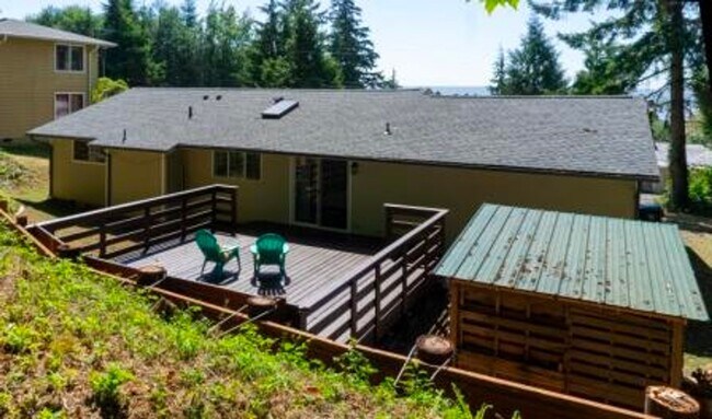 Building Photo - 3 bedroom, 2 bath with double car attached garage, newly remodeled.