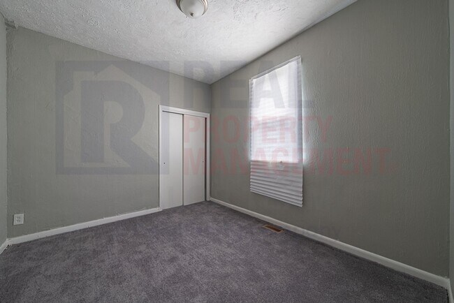 Building Photo - 1079 E 68th St