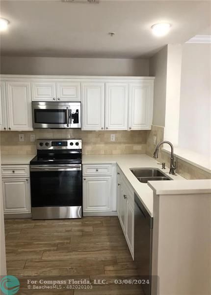 Building Photo - 520 SE 5th Ave