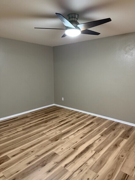 Master bedroom - 911 Fulton Ave