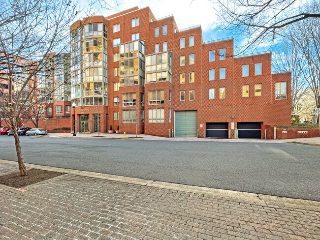 Exterior of Building - 1050 N Taylor St