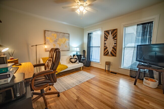 Building Photo - 4000 Oak St