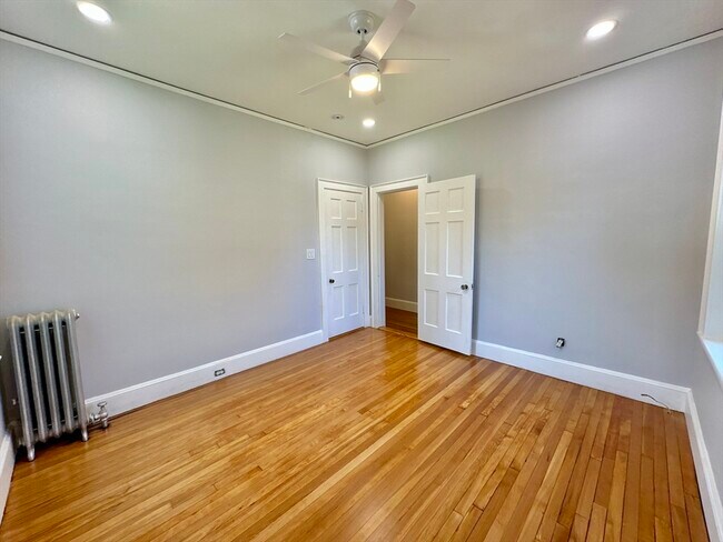 Building Photo - 476 Jamaicaway