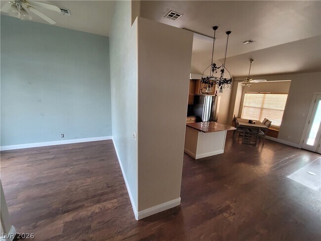 Building Photo - 1951 Jim Haworth