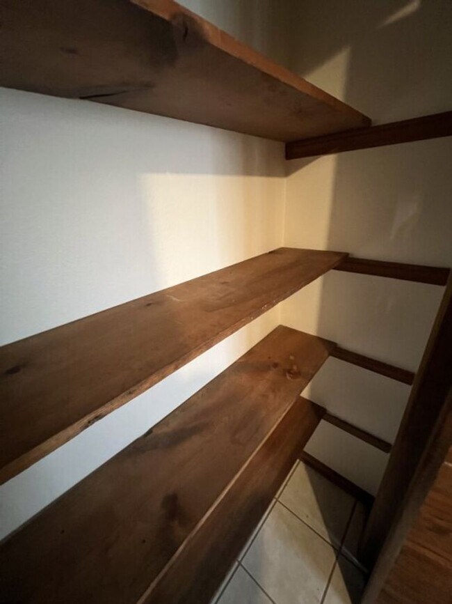 Building Photo - Spacious 4BR Brick Home with Office, Fireplace & Fenced Yard in Parkwood Terrace