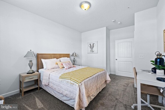 Building Photo - 3020 Larkwood Cir