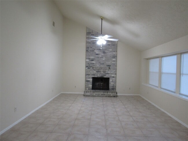 Building Photo - 10219 Prospect Hill Dr