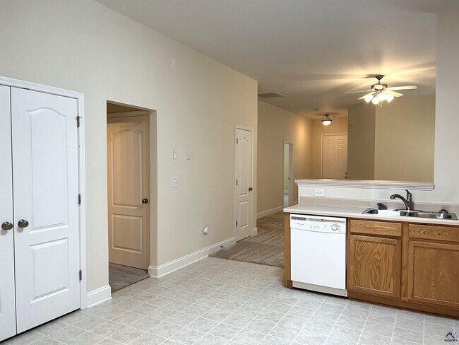 Building Photo - 323 Harvest Walk