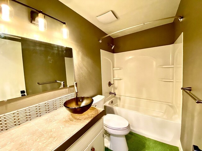 Building Photo - 13THTOWNHOME