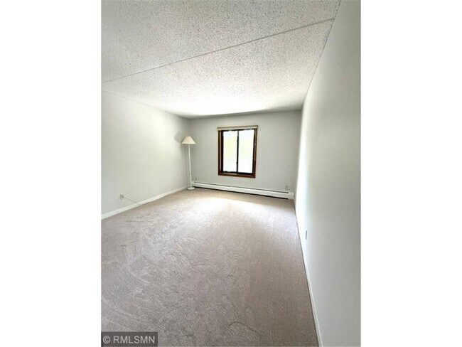 Building Photo - 10511 Cedar Lk Rd S