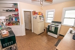 Kitchen - 115 Windsor Rd