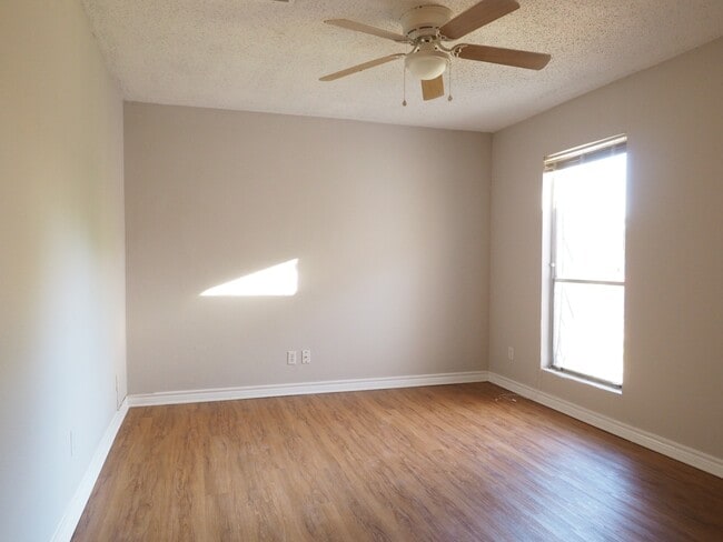 Building Photo - 1012 Fieldwood Dr