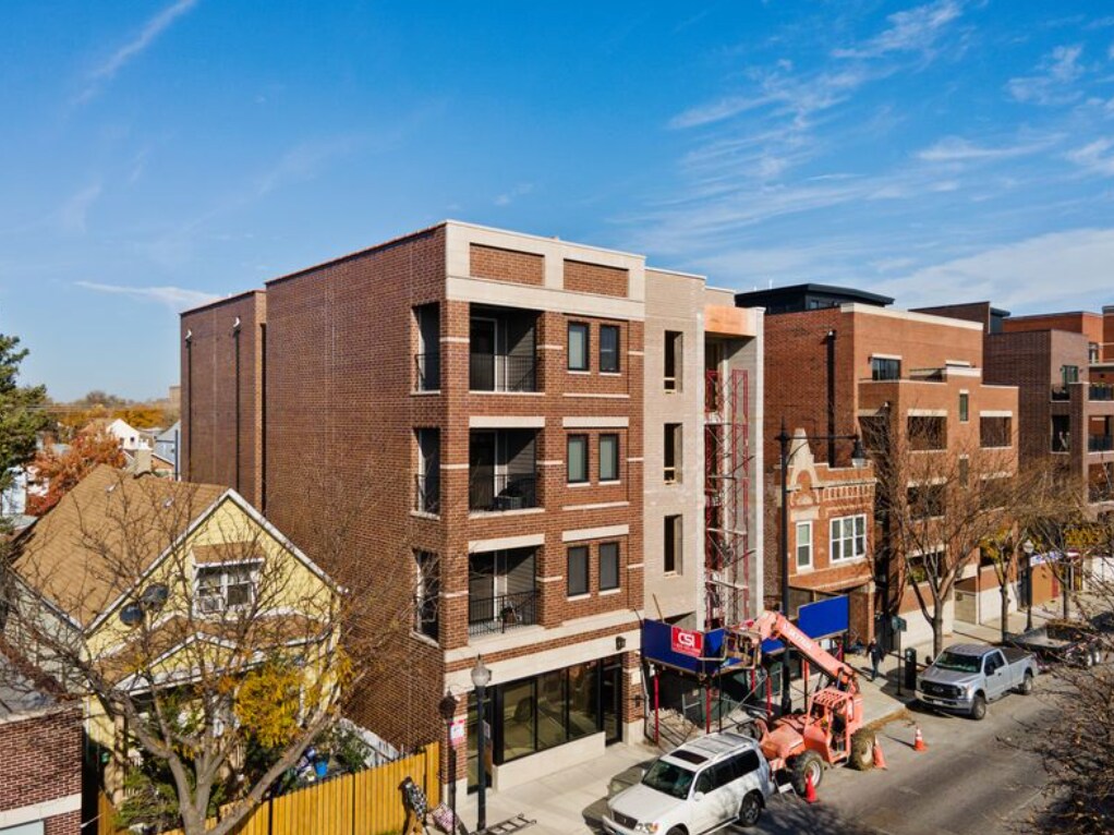 Building Photo - 3336 W Irving Park Rd