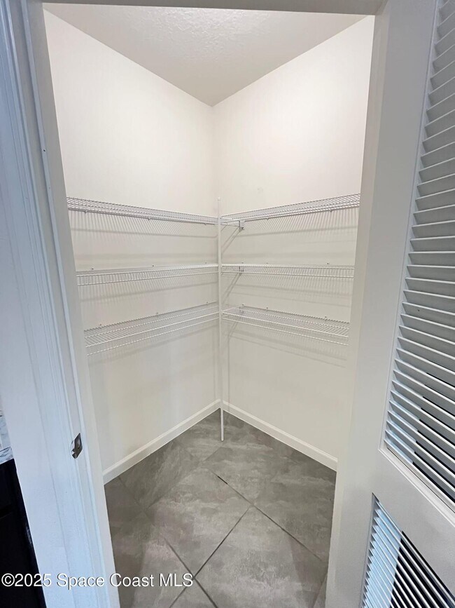 Building Photo - 1570 San Filippo Dr SE