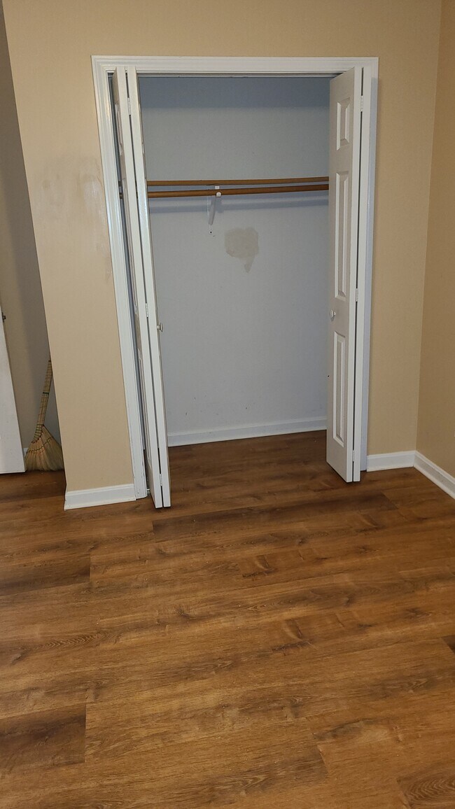 Building Photo - 406 Old Towne Rd