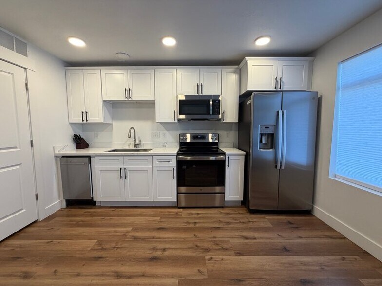 Building Photo - 98 E Center St