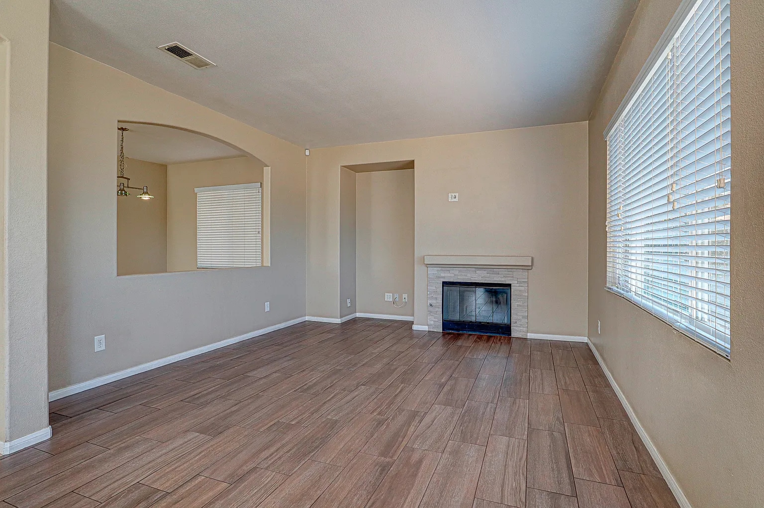 Building Photo - 725 Vista Santo Thomas