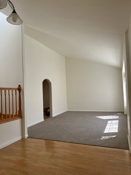Living Room - 746 Newton St