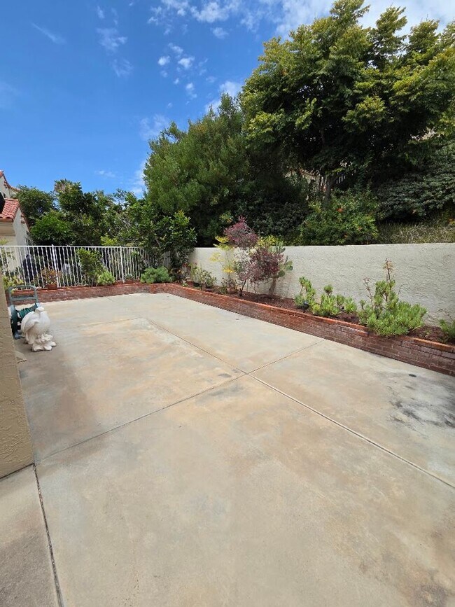 Building Photo - Spacious La Jolla Home in Gated Community