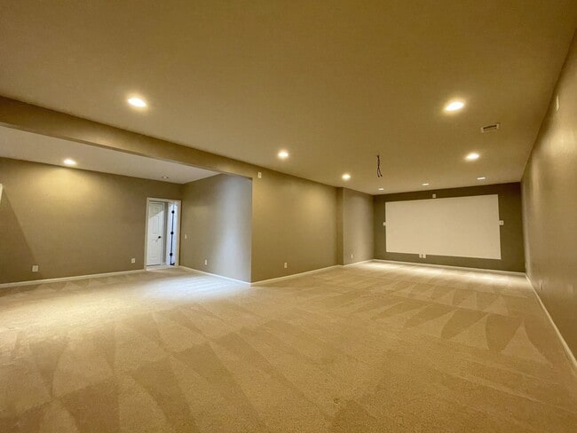 Building Photo - Spectacular 4 Bed 3.5 Bath Townhouse In Br...