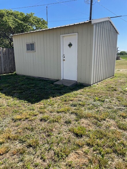 Storage Shed 18'x12' - 612 S Pine St