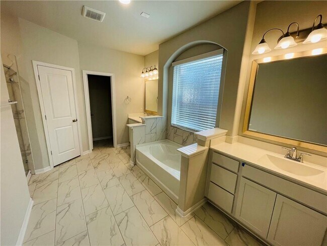 Building Photo - 243 Clear Fork Loop