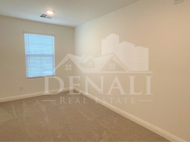 Building Photo - 242 N Sunrise