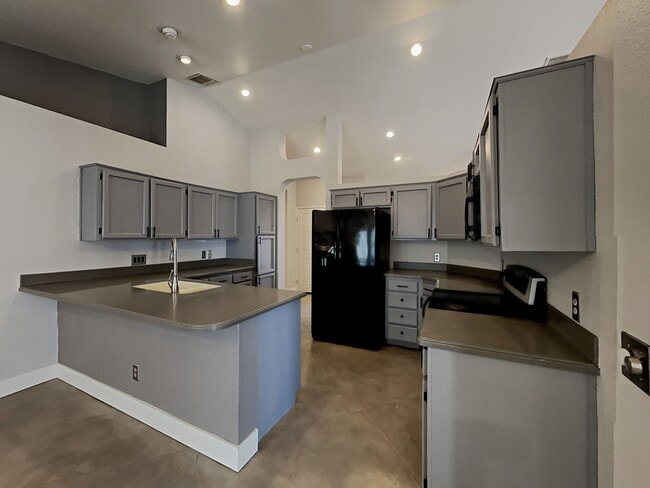 Building Photo - 4825 W Bluebell Way